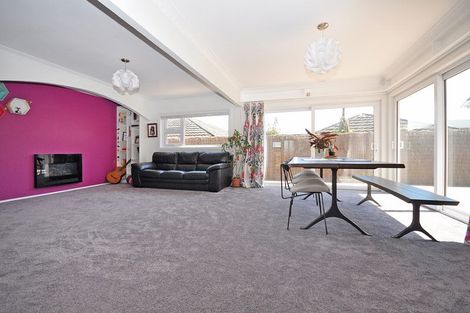 Photo of property in 2/3 County Road, Torbay, Auckland, 0630