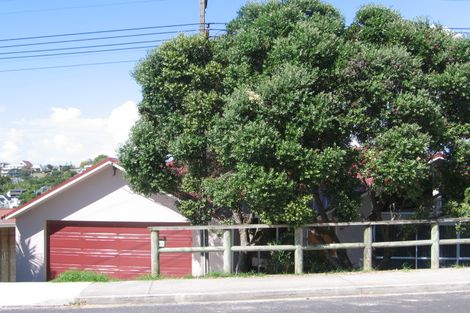 Photo of property in 19 Masterton Road, Rothesay Bay, Auckland, 0630