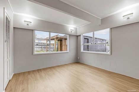 Photo of property in 16 Helena Street, Massey, Auckland, 0614