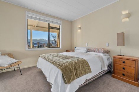 Photo of property in 261 Beacon Point Road, Wanaka, 9305