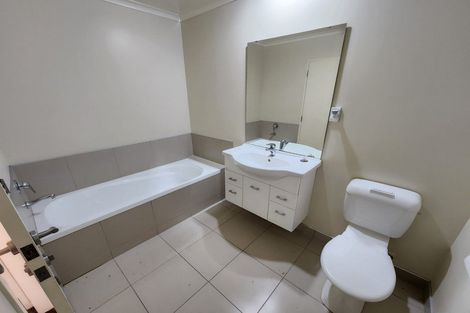 Photo of property in 39 The Track, Takanini, 2112