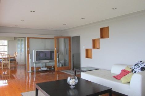 Photo of property in 73 Sylvan Avenue, Northcote, Auckland, 0627