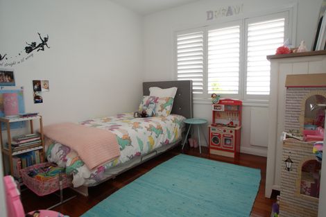 Photo of property in 33 Fairlands Avenue, Waterview, Auckland, 1026