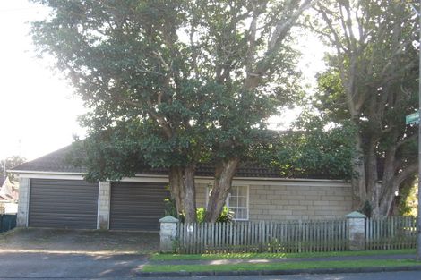 Photo of property in 2/10 Grande Vue Road, Hillpark, Auckland, 2102