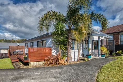 Photo of property in 6 Cloghan Close, Massey, Auckland, 0614