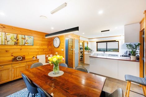 Photo of property in 23 Abby Road, Fitzherbert, Palmerston North, 4410