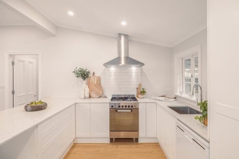 Photo of property in 37 Port Hills Road, Heathcote Valley, Christchurch, 8022