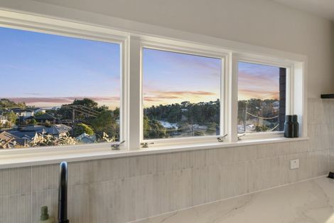 Photo of property in 3 Council Terrace, Northcote Point, Auckland, 0627