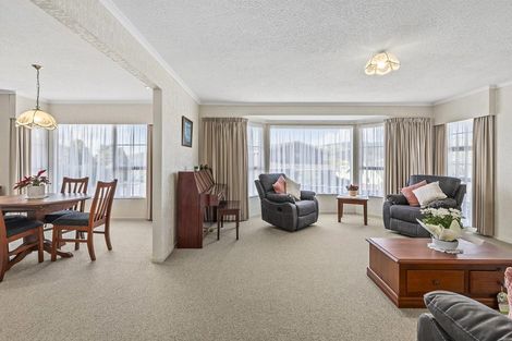 Photo of property in 87 Victory Crescent, Tawa, Wellington, 5028