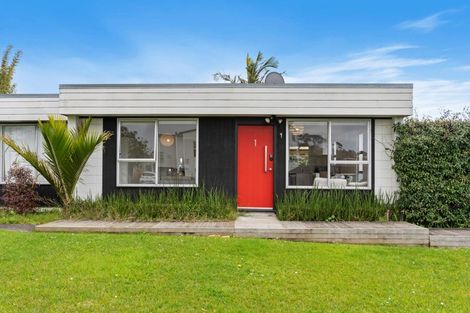 Photo of property in 3/1 Cockayne Crescent, Sunnynook, Auckland, 0620