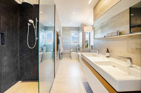 Photo of property in 31 Seacliffe Avenue, Belmont, Auckland, 0622