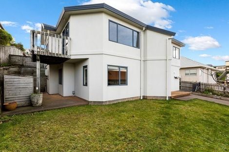 Photo of property in 75a Dress Circle, Newlands, Wellington, 6037