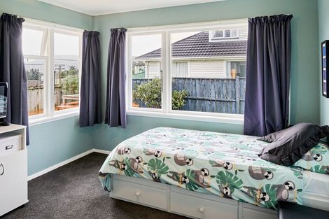 Photo of property in 31 Larsen Crescent, Tawa, Wellington, 5028