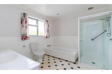 Photo of property in 1 Dixon Street, Waimate, 7924