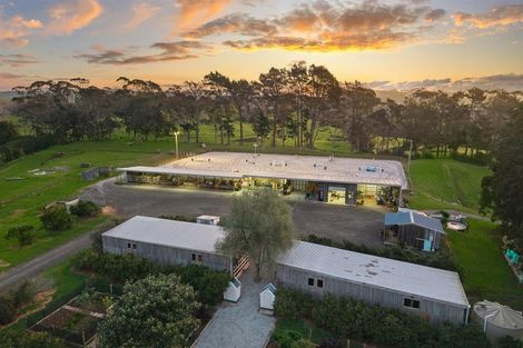 Photo of property in 124 Rimmer Road, Helensville, 0875