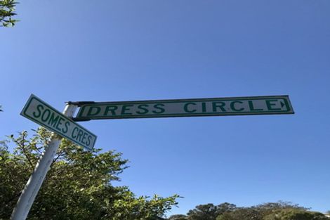 Photo of property in 52 Dress Circle, Newlands, Wellington, 6037