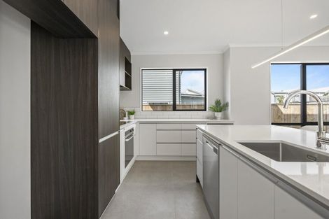 Photo of property in 5 Owen Chapman Drive, Red Beach, 0932