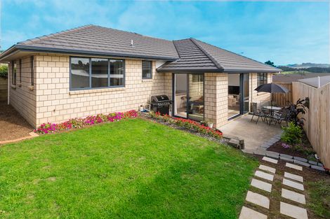 Photo of property in 13 Mcgowan Rise, Tuakau, 2121