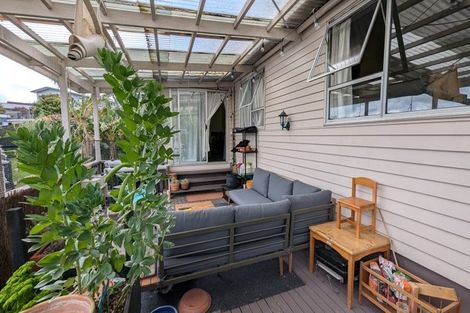 Photo of property in 32 Beaudine Avenue, Glenfield, Auckland, 0629