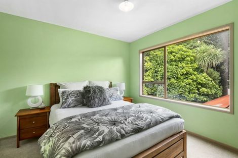 Photo of property in 1 Cobblestone Lane, Hillcrest, Auckland, 0627