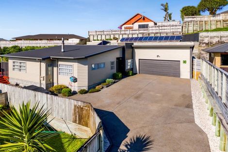 Photo of property in 14d Maple Crescent, Whalers Gate, New Plymouth, 4310