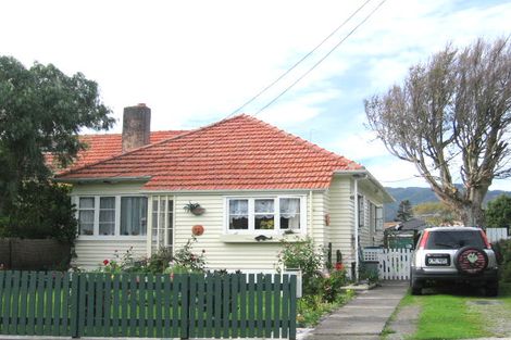 Photo of property in 2 Rosebank Place, Avalon, Lower Hutt, 5011