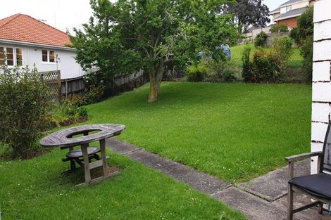 Photo of property in 3/2 Scarboro Terrace, Murrays Bay, Auckland, 0630