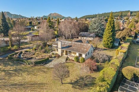Photo of property in 261 Beacon Point Road, Wanaka, 9305