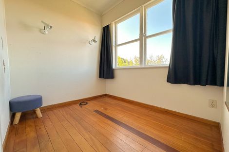 Photo of property in 4 Staveley Avenue, Mount Roskill, Auckland, 1041