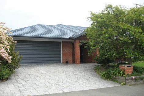 Photo of property in 7 Farnswood Place, Redwood, Christchurch, 8051