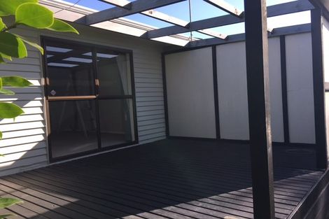 Photo of property in 77 Hutchinsons Road, Bucklands Beach, Auckland, 2014
