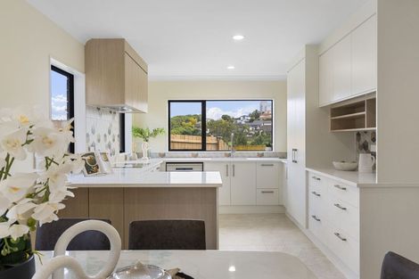 Photo of property in 10 Mediterranean Way, Goodwood Heights, Auckland, 2105