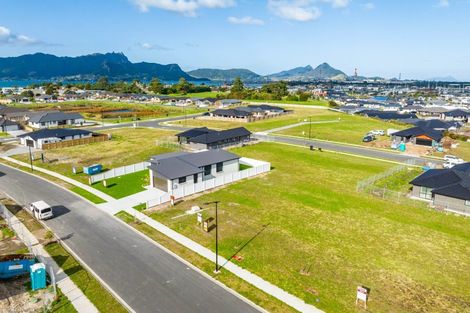 Photo of property in 21 Te Piriti Road, One Tree Point, 0118
