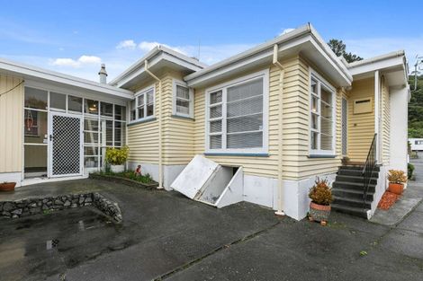 Photo of property in 124 Wellington Road, Wainuiomata, Lower Hutt, 5014