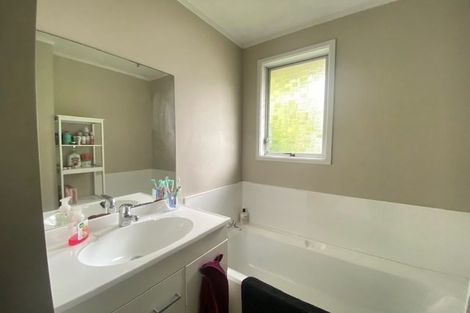 Photo of property in 96 Hutchinsons Road, Bucklands Beach, Auckland, 2014