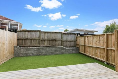 Photo of property in 8/25 Vodanovich Road, Te Atatu South, Auckland, 0610
