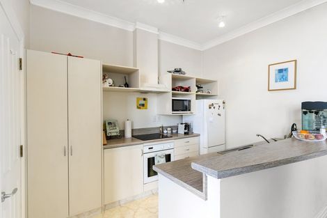 Photo of property in The Villas, 7/33 Hobson Street, Thorndon, Wellington, 6011