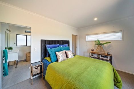 Photo of property in 5a Tupuhi Place, Highlands Park, New Plymouth, 4312