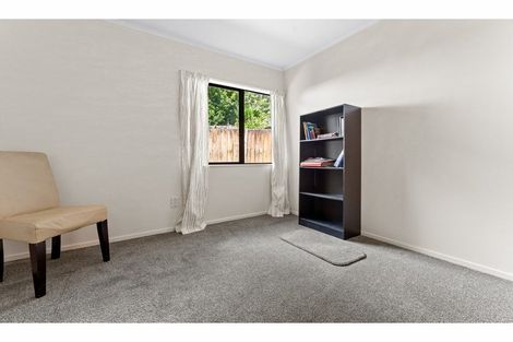 Photo of property in 2/74 Cockayne Crescent, Sunnynook, Auckland, 0620