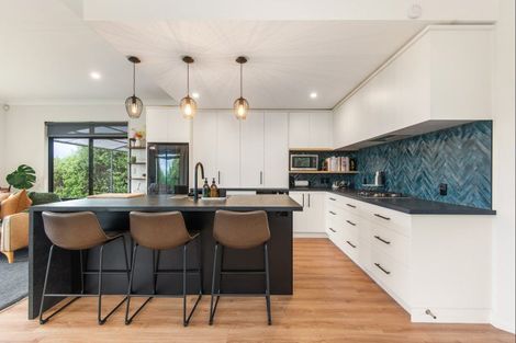 Photo of property in 63 Ruapehu Drive, Fitzherbert, Palmerston North, 4410