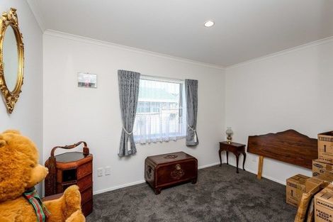 Photo of property in 5a Simons Street, Moturoa, New Plymouth, 4310