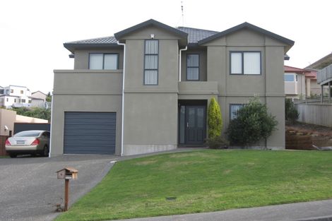 Photo of property in 4 Forbes Lane, Newlands, Wellington, 6037
