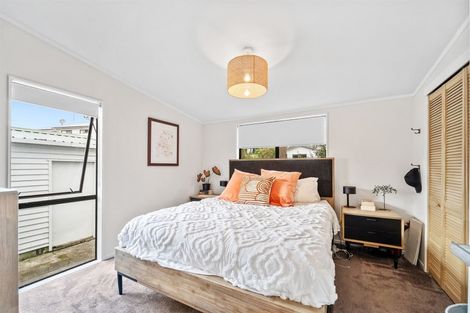 Photo of property in 6b Dobell Road, Stanmore Bay, Whangaparaoa, 0932