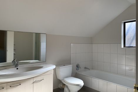 Photo of property in 2/20 Lagoon Way, West Harbour, Auckland, 0618