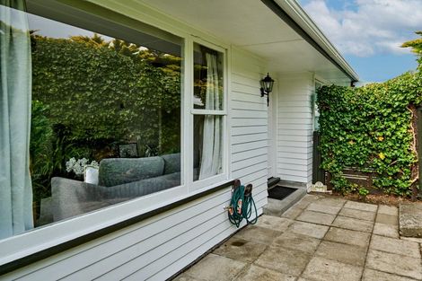 Photo of property in 30 Mana View Road, Paremata, Porirua, 5026