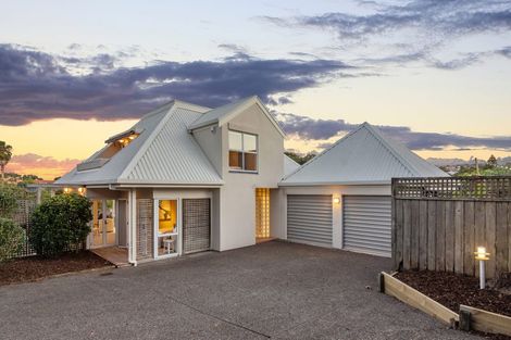 Photo of property in 2/99 Hebron Road, Waiake, Auckland, 0630