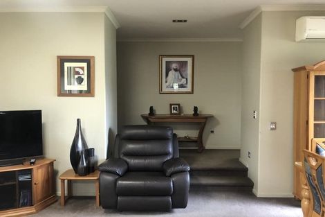 Photo of property in 2 Somerton Drive, Huntington, Hamilton, 3210