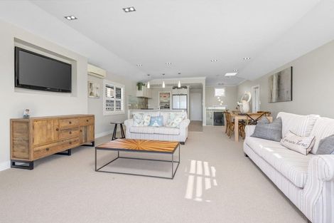 Photo of property in 18 Panorama Heights, Orewa, 0931