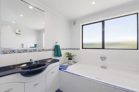 Photo of property in 5 Saint Aidans Way, Tawa, Wellington, 5028