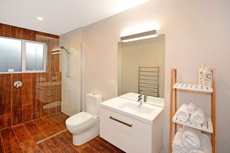 Photo of property in 2/31 Heathcote Road, Castor Bay, Auckland, 0620